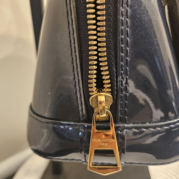 ๐ Louis Vuitton Alma BB โ Blue Marine Vernis w/ Reversible Strap ๐ UNICORN - Picture 11 of 15